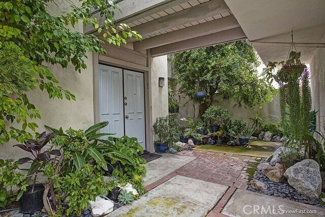 Building Photo - 34 Redwood Tree Ln