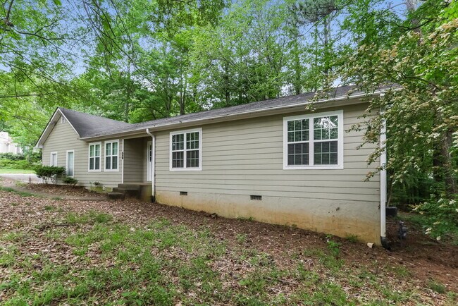 Building Photo - 520 Gregory Manor Dr SW