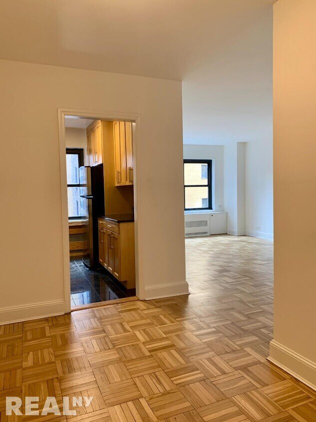 Primary Photo - 412 E 55th St