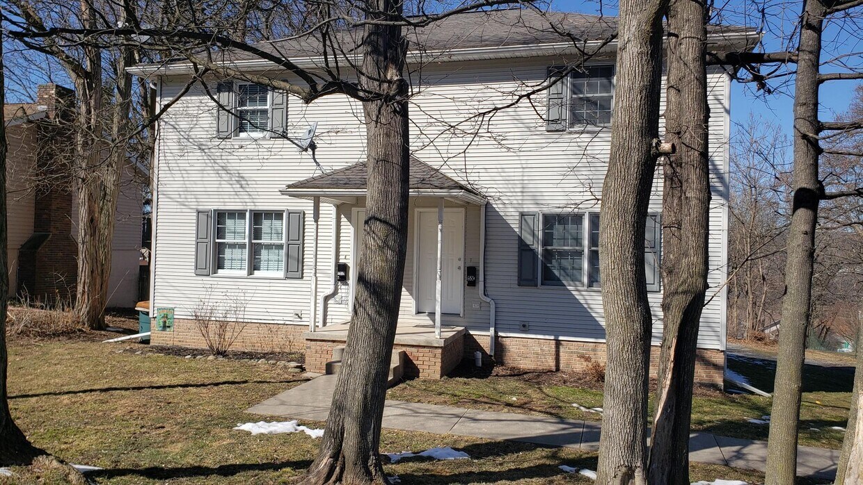 Front View - 1550 Kaiser Ave
