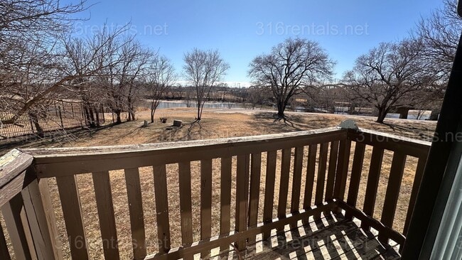 Building Photo - $750 - 2 bed 1 bath - Second floor Apartment