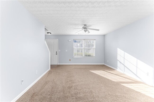 Building Photo - 400 Spring Head Dr SE
