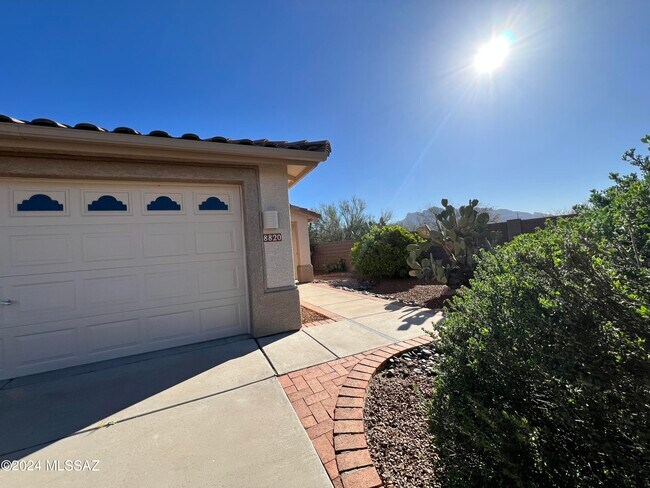 Foto del edificio - 8820 N Mesquite Bluffs Pl