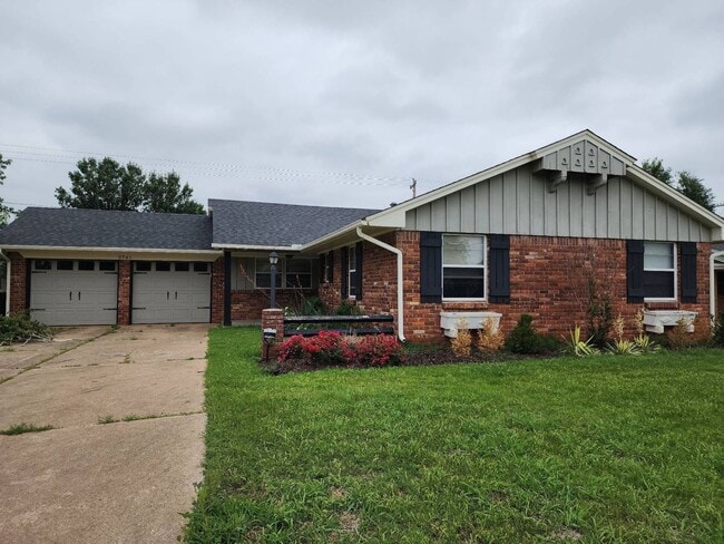 Photo - 2741 Plymouth Ln House