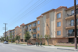 Villa California Apartments photo'