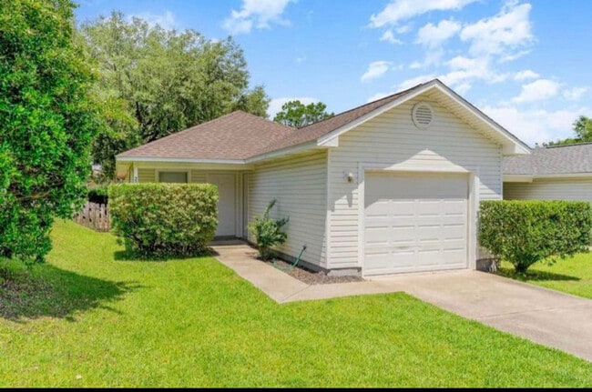 Building Photo - 2751 Bay Club Dr