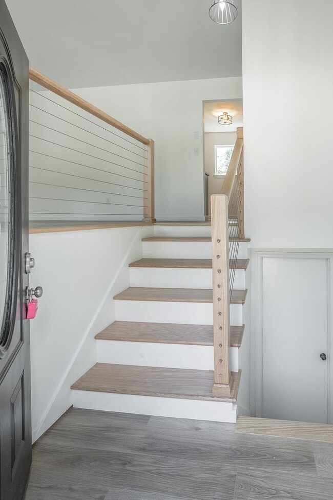 Building Photo - 1364 Meadowood Dr