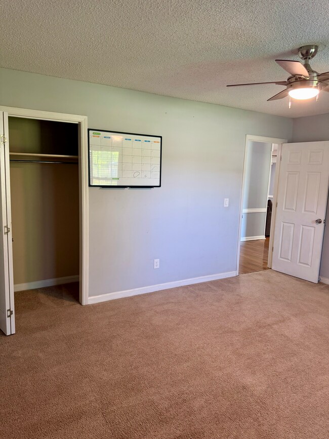 Foto del edificio - 8364 Greenridge Rd
