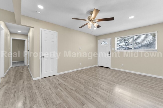 Building Photo - 2801 Plaza St