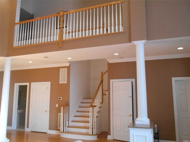 Building Photo - 28 Hathaway Ln
