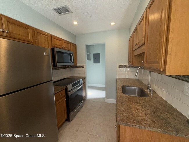 Building Photo - 310 Oleander Pl