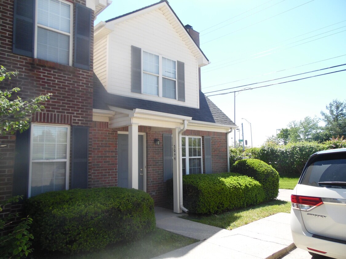 3044 Mapleleaf Park, Lexington, KY 40509 Townhome Rentals in