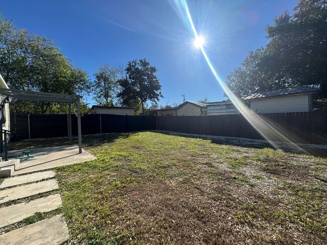 Building Photo - Beautiful 2 bd 2 ba with office! Home minutes from the Historic Pearl! AVAILABLE NOW!