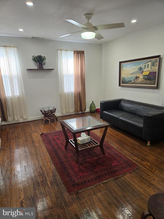 Foto principal - 4220 Dix St NE