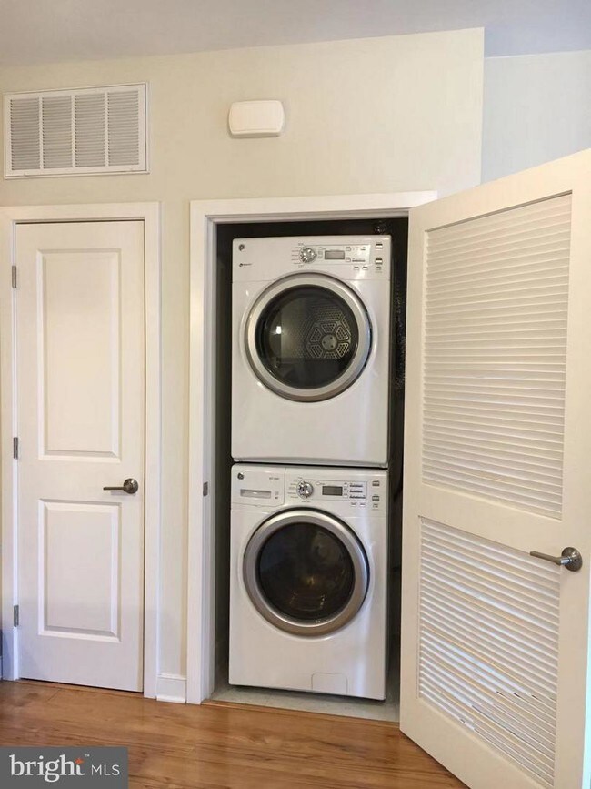 Foto del edificio - 8005 13th St