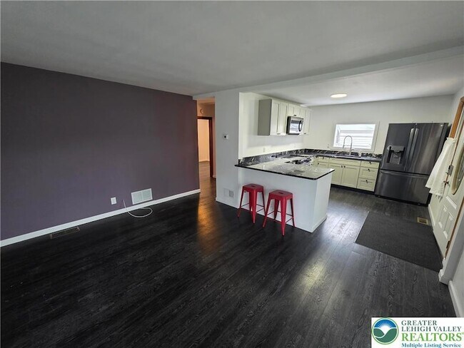 Foto del edificio - 327 N Lehigh Ave
