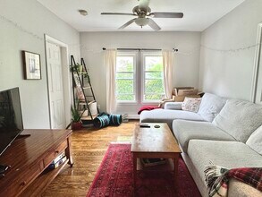 Building Photo - 123 Thorndike St