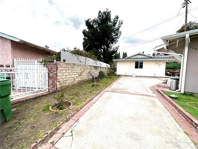 Foto del edificio - 11598 Cranston Ave