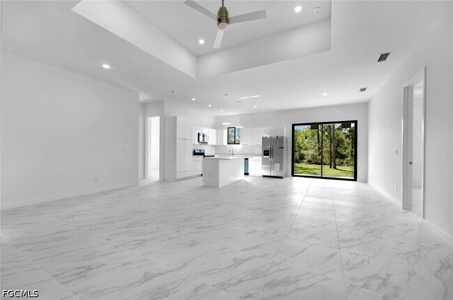 Foto del edificio - 846 Cadis St E