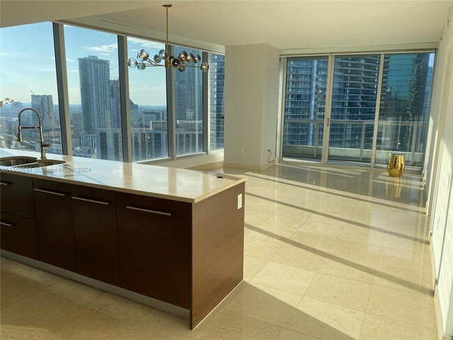 Building Photo - 475 Brickell Ave