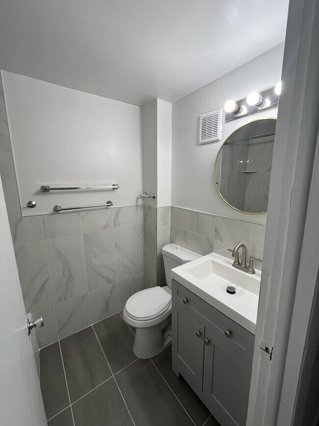 Fotografía del edificio - 15 Brighton Village Dr