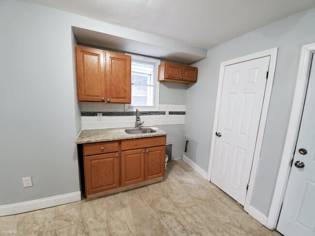 Building Photo - 2 br, 1 bath  - 784 S 15th St 1