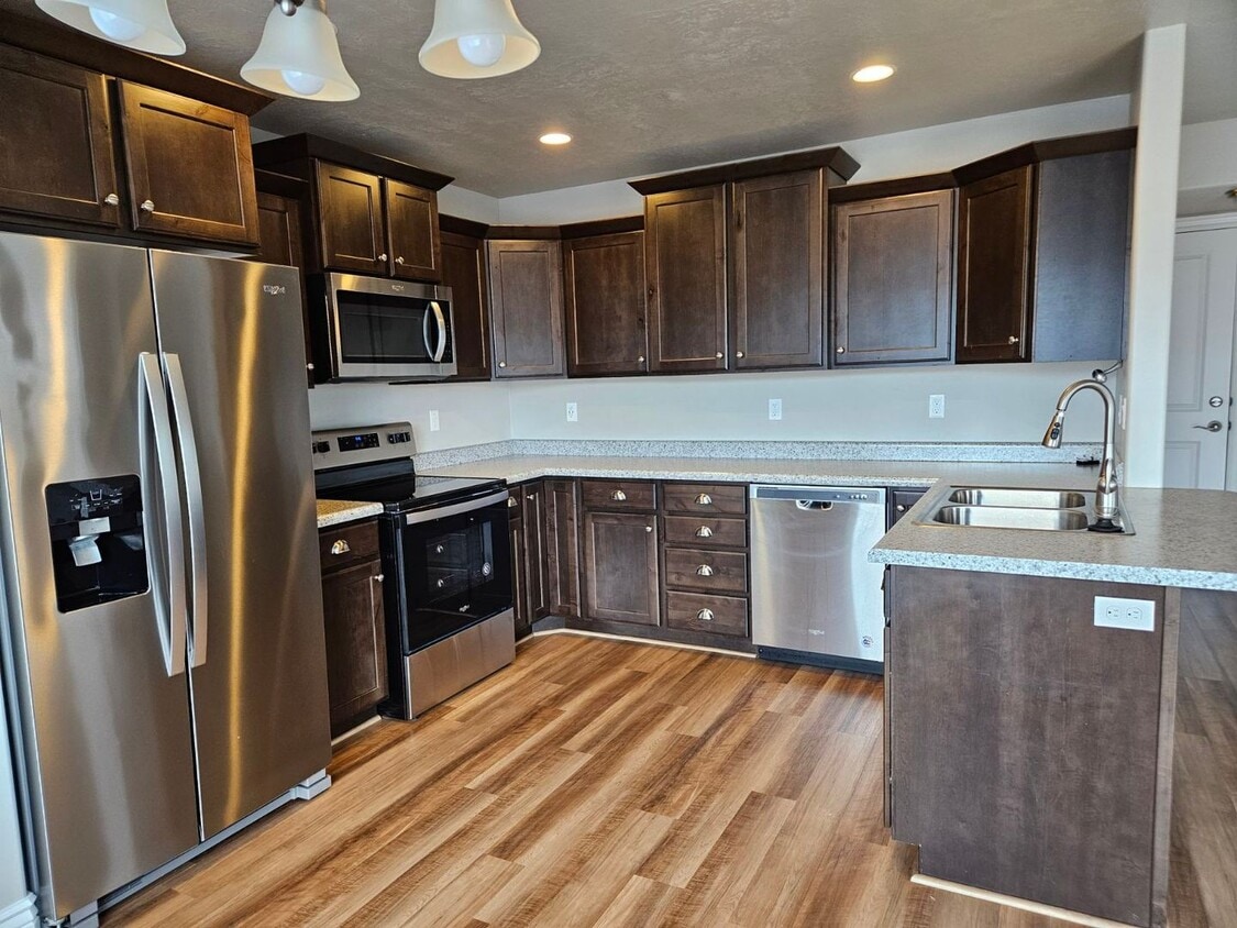 Primary Photo - Charming 3 Bed, 2.5 Bath in Tooele