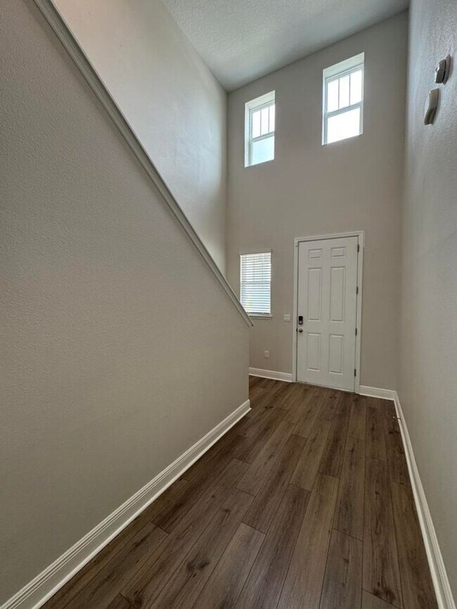 Building Photo - 4/2.5 in Links Terrace