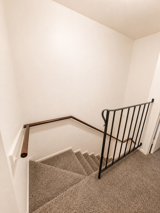 Foto del edificio - $1595 Moves You In - No August 2026 Rent - Two Bedroom must see! Parking On Site - Laundry On Site