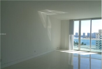 Foto del edificio - 19380 Collins Ave