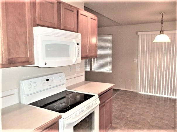 Building Photo - 585 N Katie Way