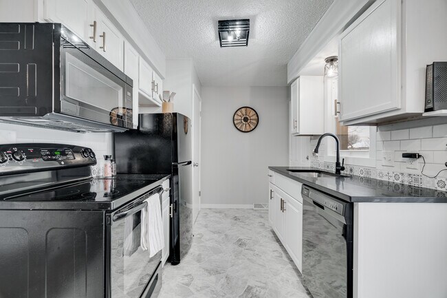 Building Photo - 414 Belle Aire Dr