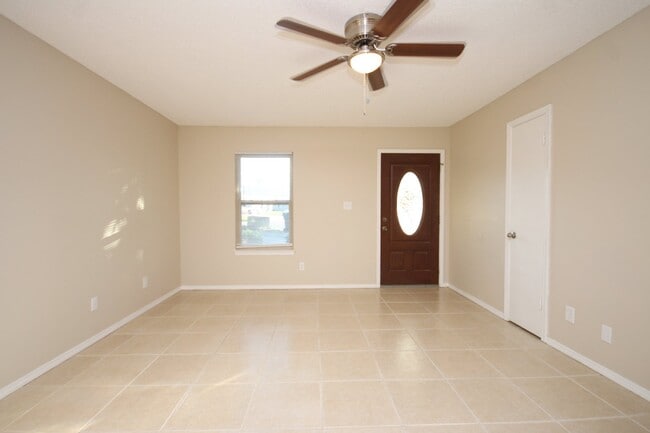 Building Photo - 3-Bedroom Home on Quiet Cul-De-Sac in Northeast Pensacola with Fully Fenced Yard –