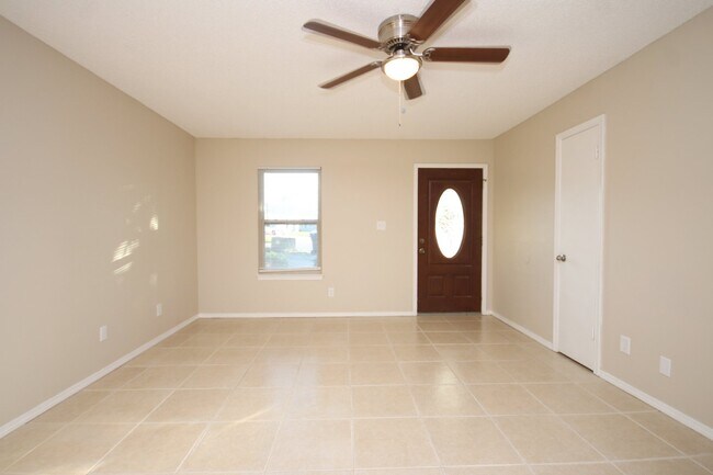 Foto del edificio - 3-Bedroom Home on Quiet Cul-De-Sac in Northeast Pensacola with Fully Fenced Yard –