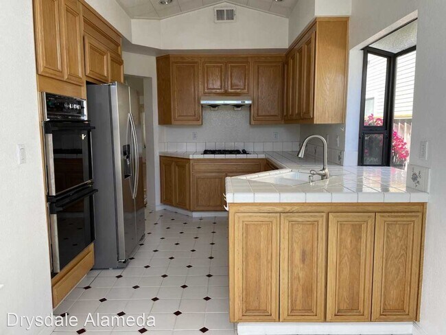 Building Photo - 3 br, 2 bath House - 7 Ross Rd