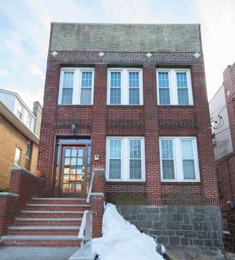 Primary Photo - 61 Fulton St