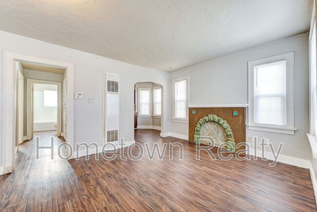 Building Photo - 1524 SW Binkley St