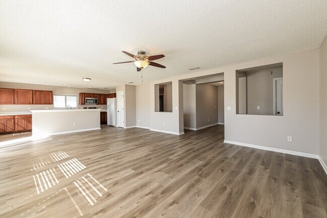 Building Photo - 9016 Redtail Dr