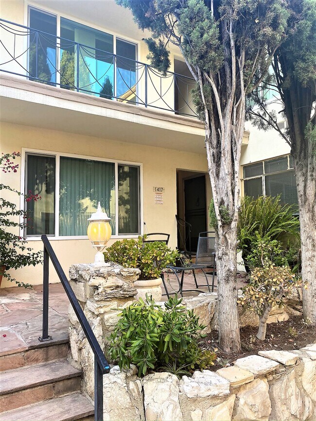 Foto del edificio - 1417 N Harper Ave