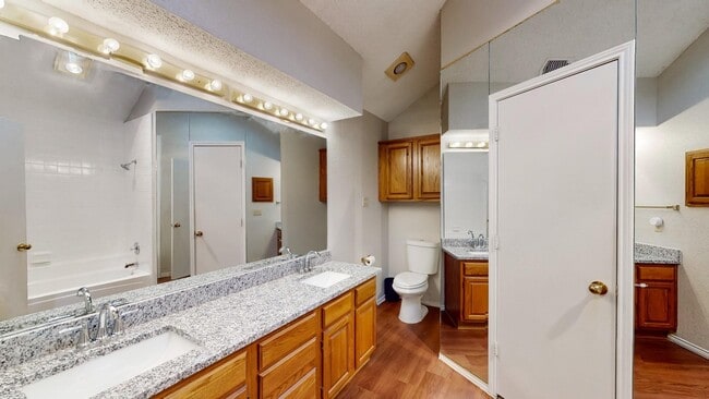 Building Photo - 2089 Bronco Ln