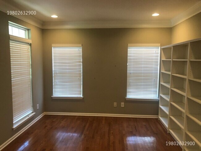 Building Photo - 10710 Drake Hill Dr