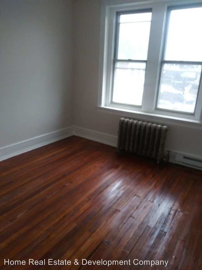Building Photo - 3758 Pulaski Ave