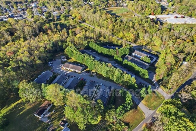 Building Photo - 120 W 52 Bypass