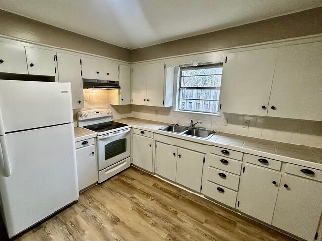 Building Photo - 2632 Ouachita Cir