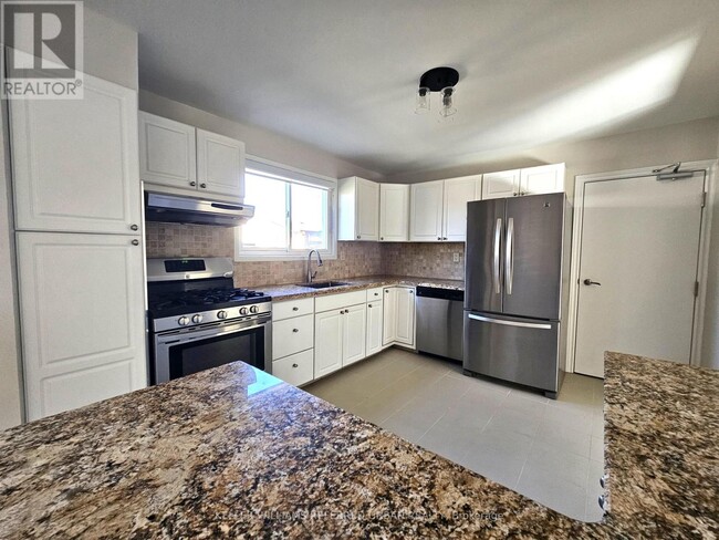 Building Photo - 976 Timmins Gardens