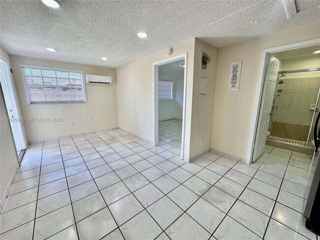 Building Photo - 666 W 17th St