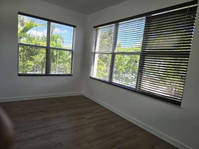 Foto del edificio - 1000 SW 12th Ct