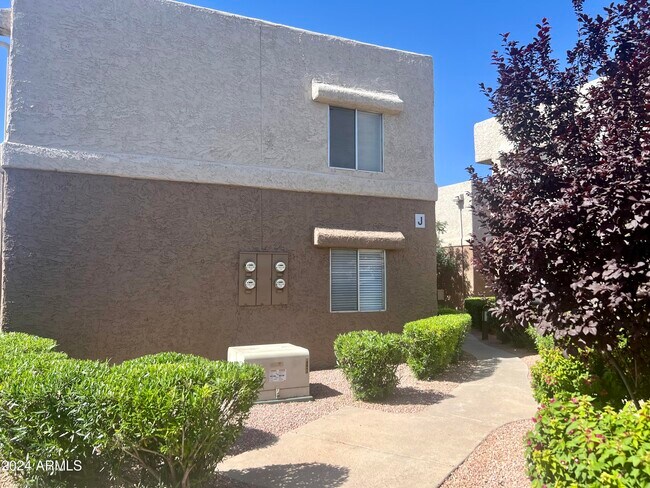 Building Photo - 4554 N Paradise Vlg Pkwy S
