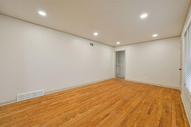 Foto del edificio - 2312 N Warren Ave