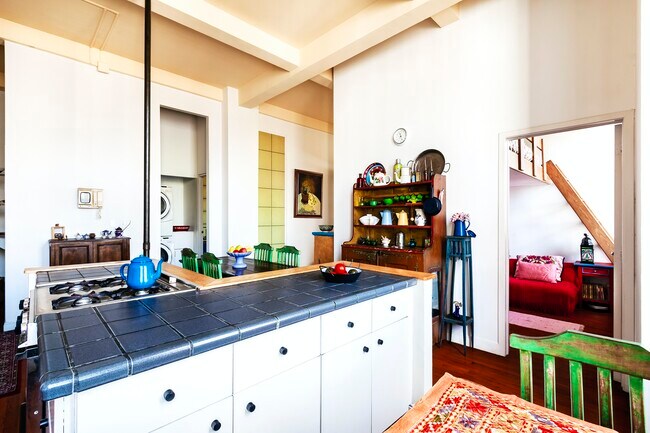 Building Photo - Fully Furnished Village Loft!